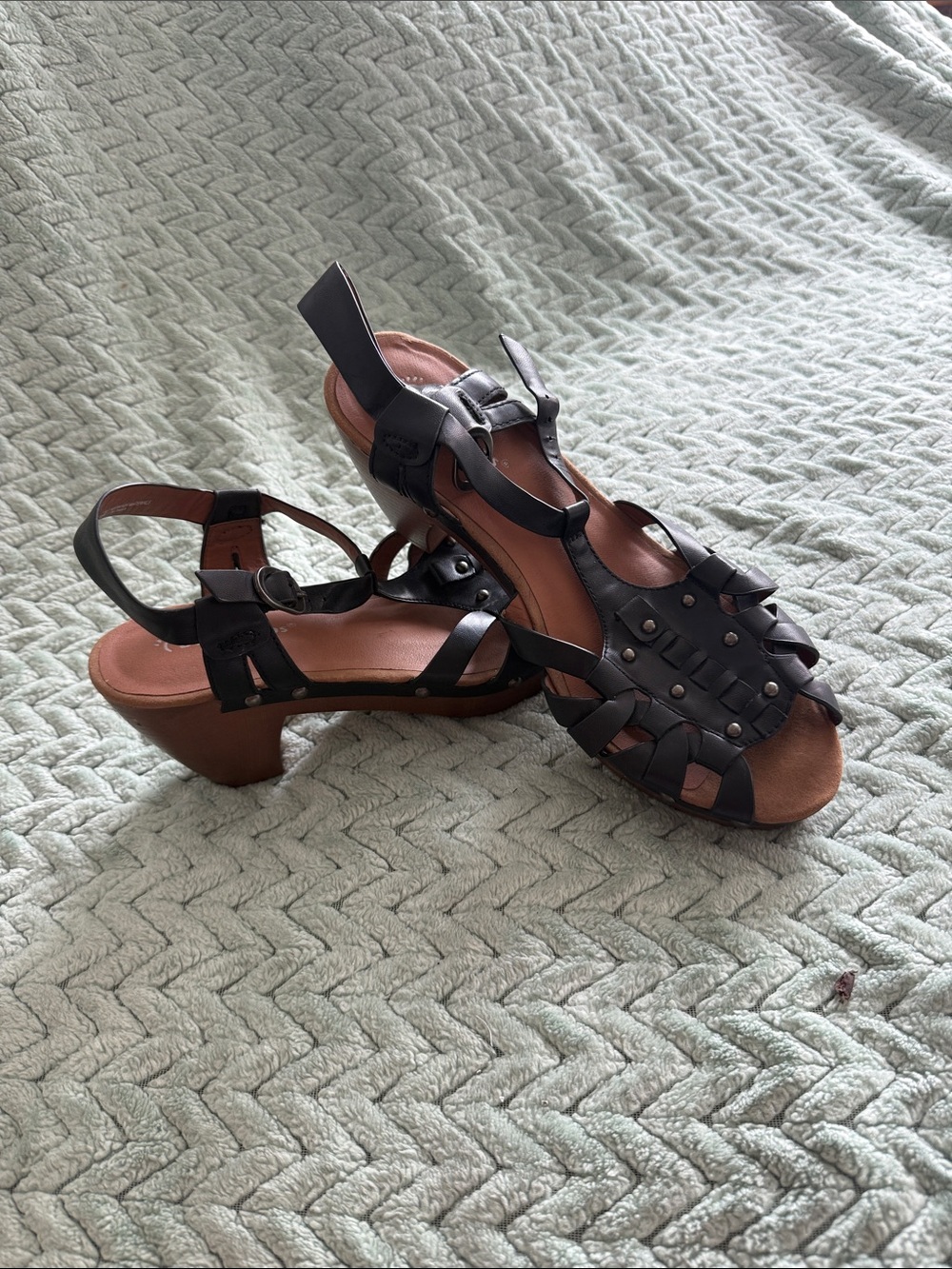 BareTraps Black Leather Studded T-Strap Heeled Sandals